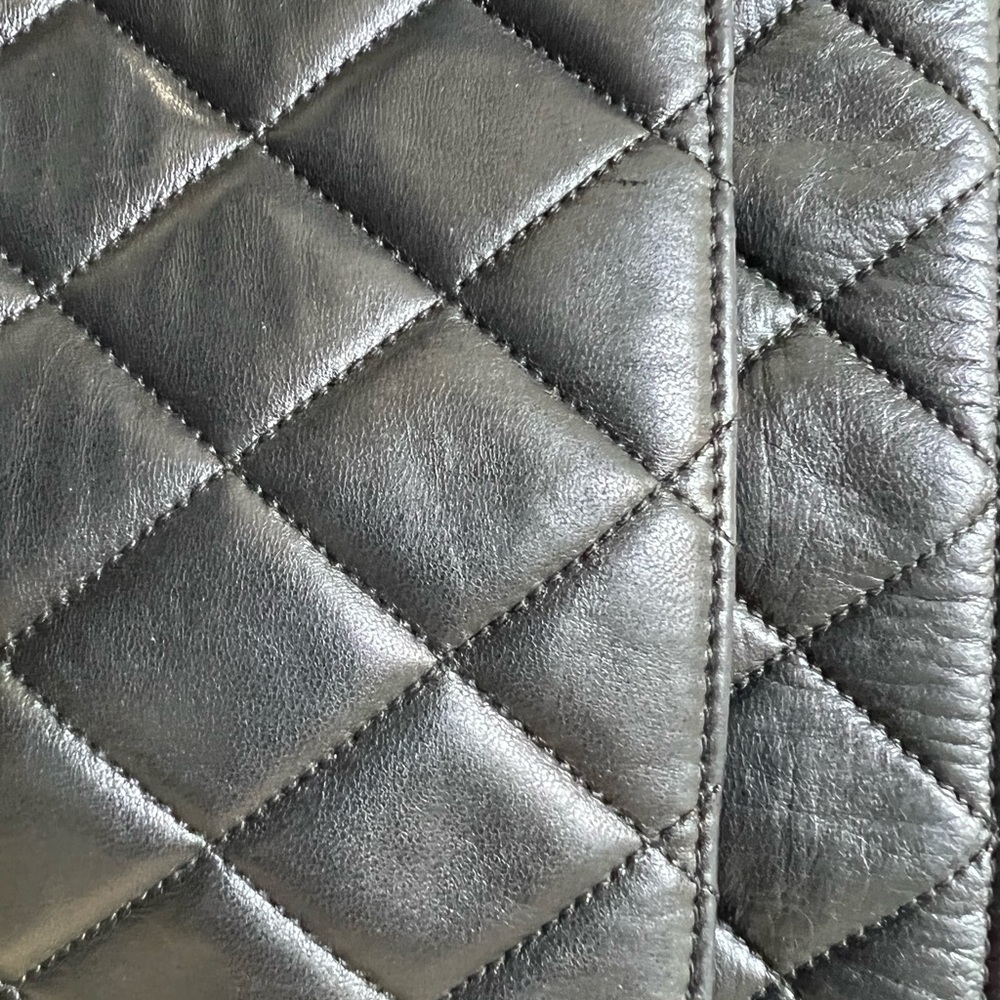 Vintage CHANEL Black Quilted Leather Shoulder Bag with 24K Gold Chain Straps - Picture 6 of 16